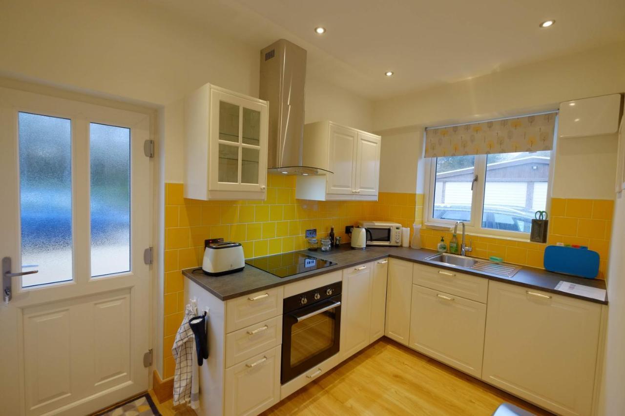The Annex Apartment Milford on Sea Exterior photo